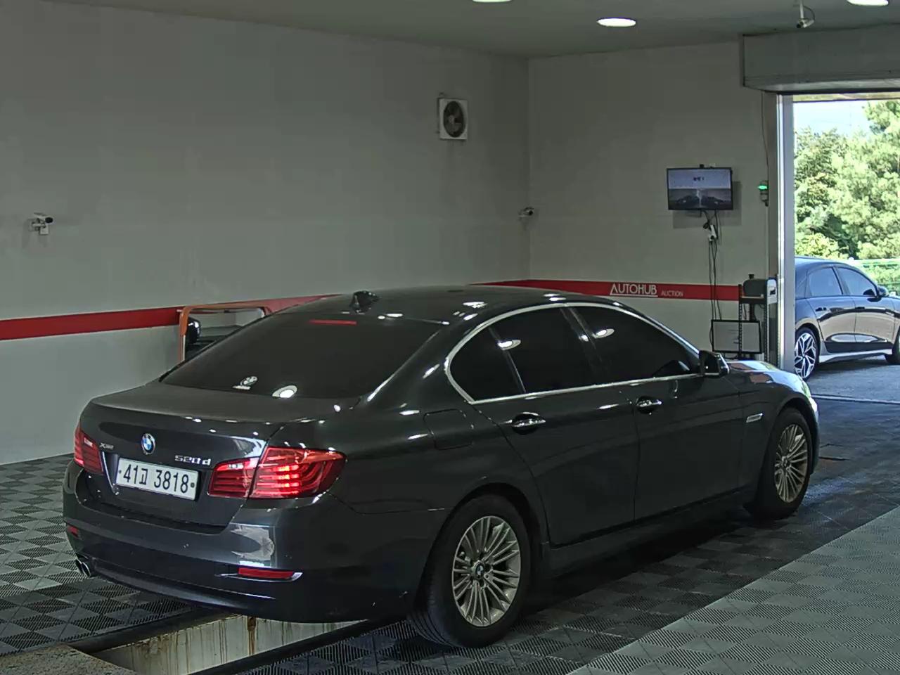 بي إم دبليو 5 Series (6Th Gen) 520D إكس درايف 2015 520d
