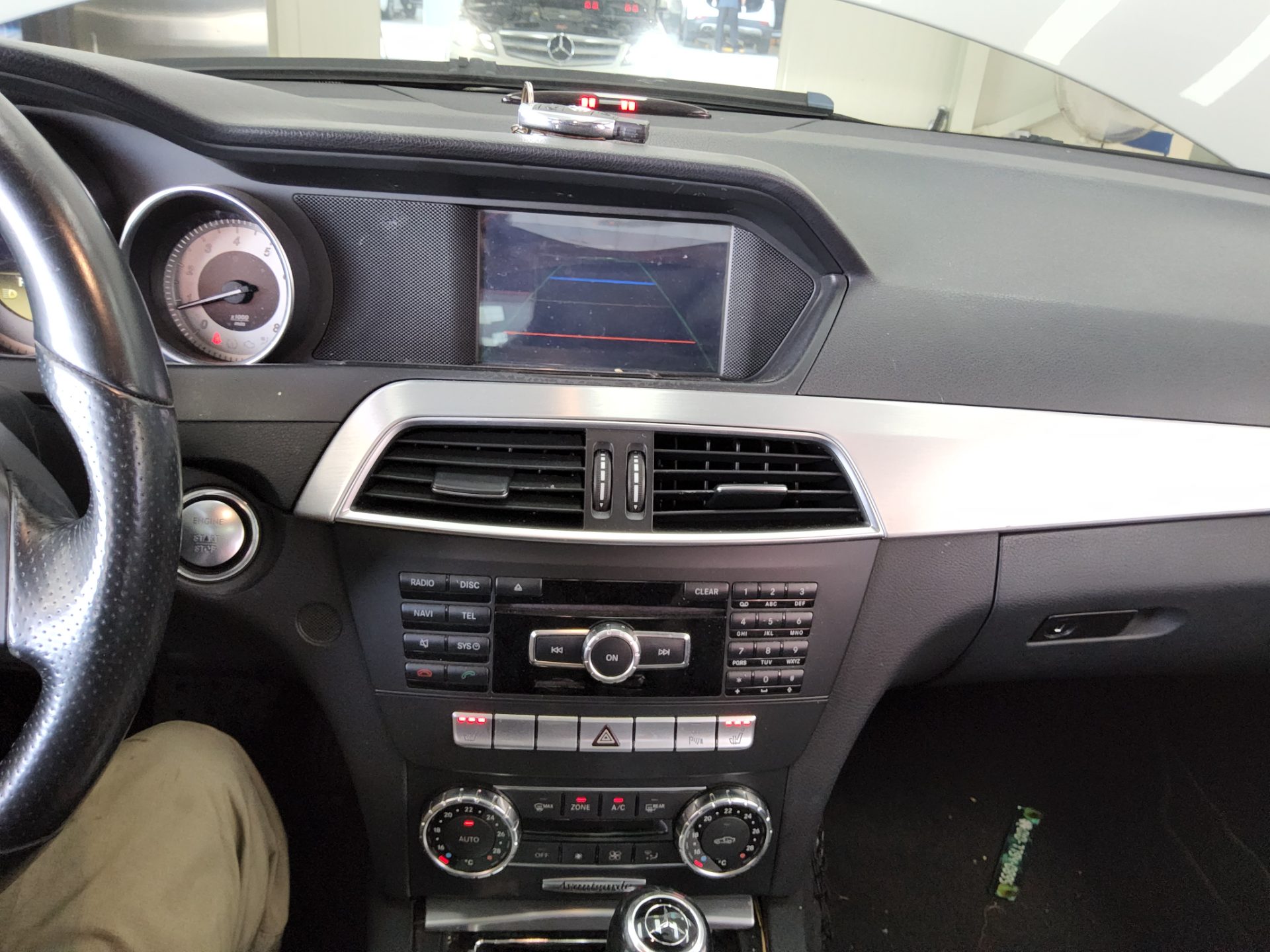 مرسيدس بنز C Class (3Rd Gen) C200 Blue Efficiency Avantgarde 2012 C200