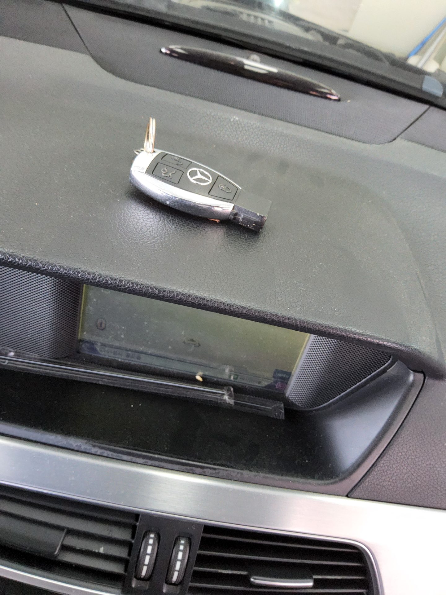 مرسيدس بنز C Class (3Rd Gen) C200 Blue Efficiency Avantgarde 2012 C200