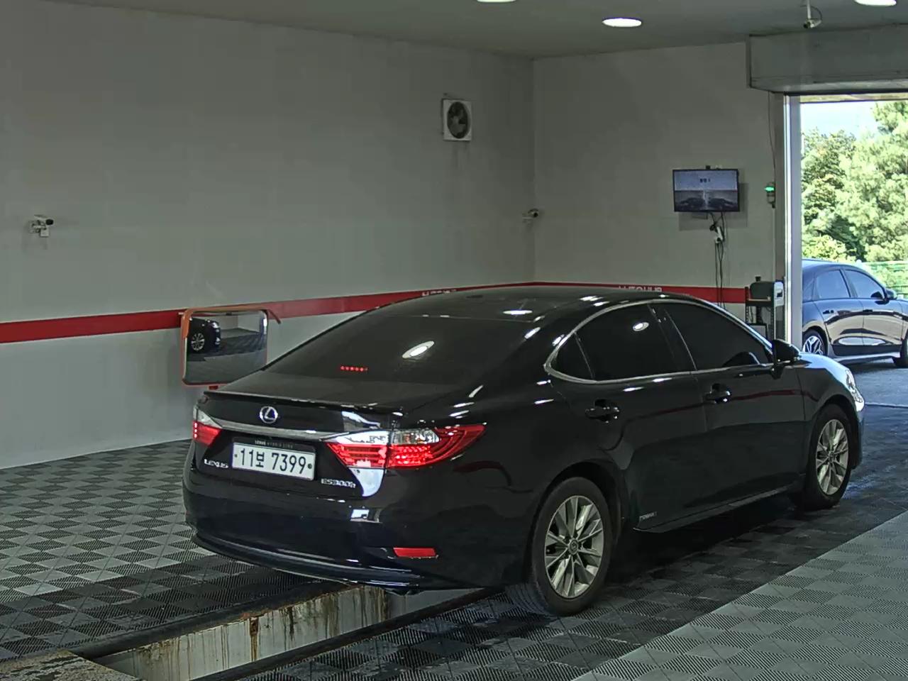 لكزس إي إس (6Th Gen) 300H 2015 300h