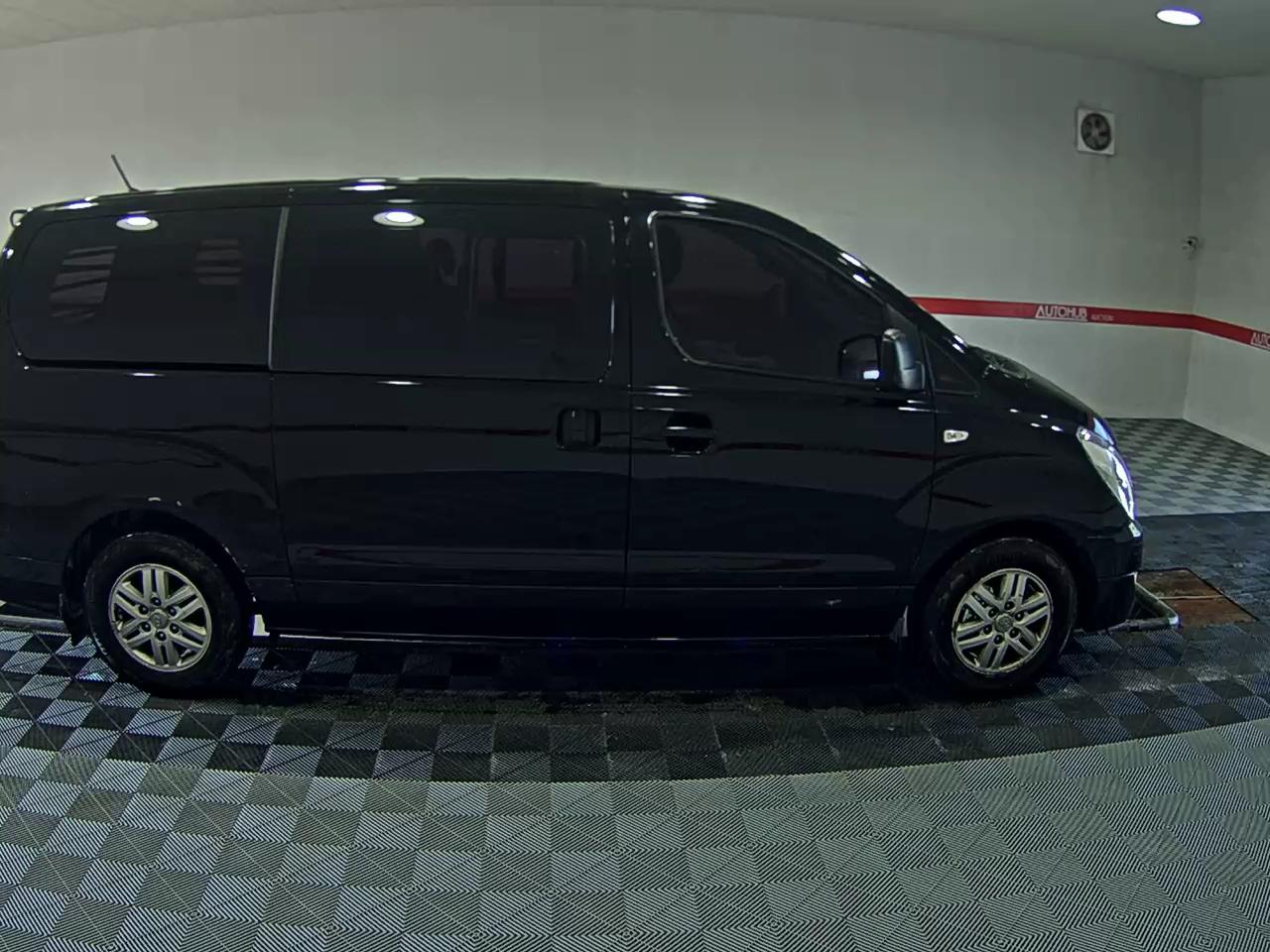 هيونداي جراند ستاركس 5 Seater ديزل فان سمارت 2018 VAN SMART