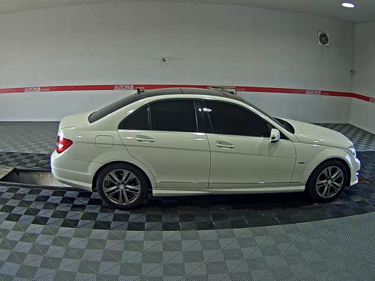 مرسيدس بنز C Class (3Rd Gen) C200 Blue Efficiency Avantgarde 2012 C200