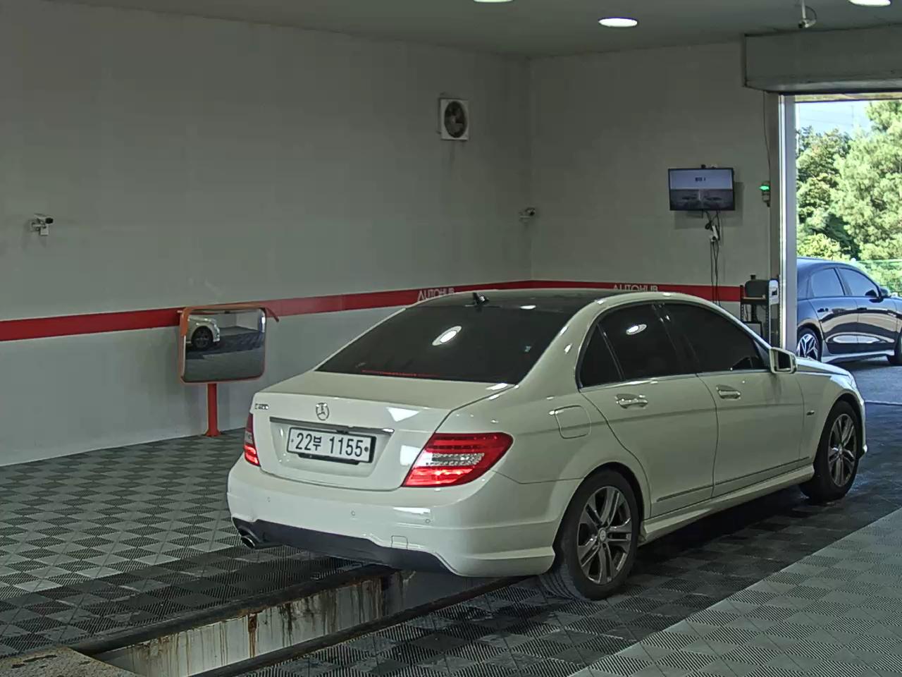 مرسيدس بنز C Class (3Rd Gen) C200 Blue Efficiency Avantgarde 2012 C200