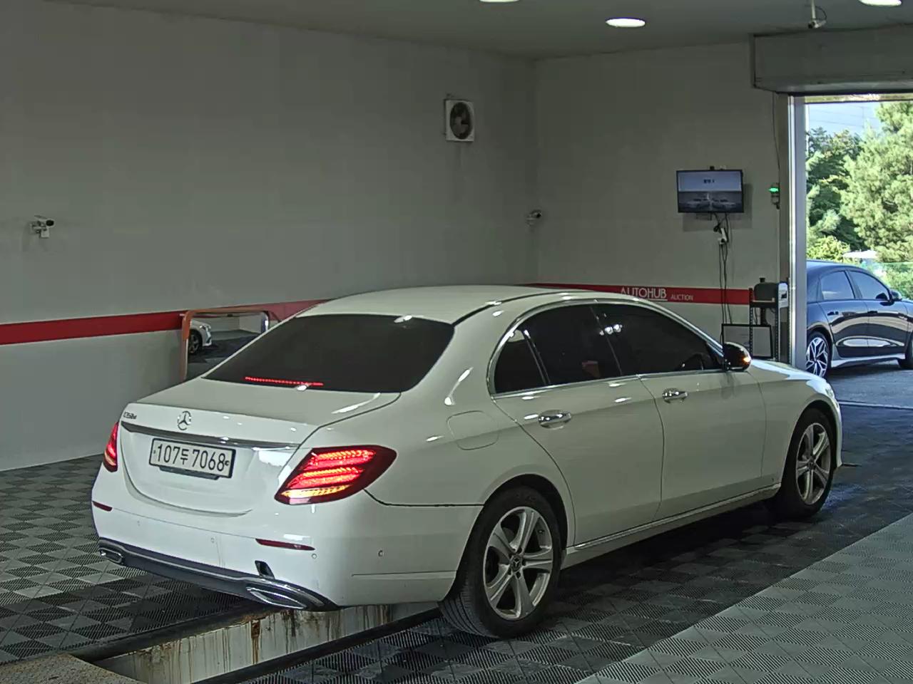 مرسيدس بنز E Class (5Th Gen) E220D Avantgarde 2018 E220d