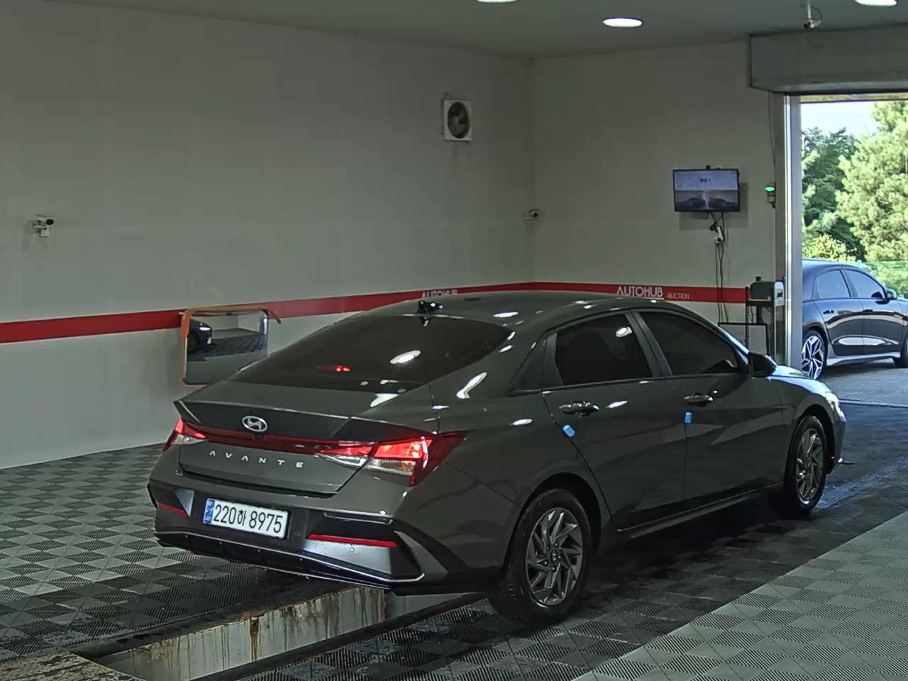 هيونداي أفانتي 2025 MODERN
