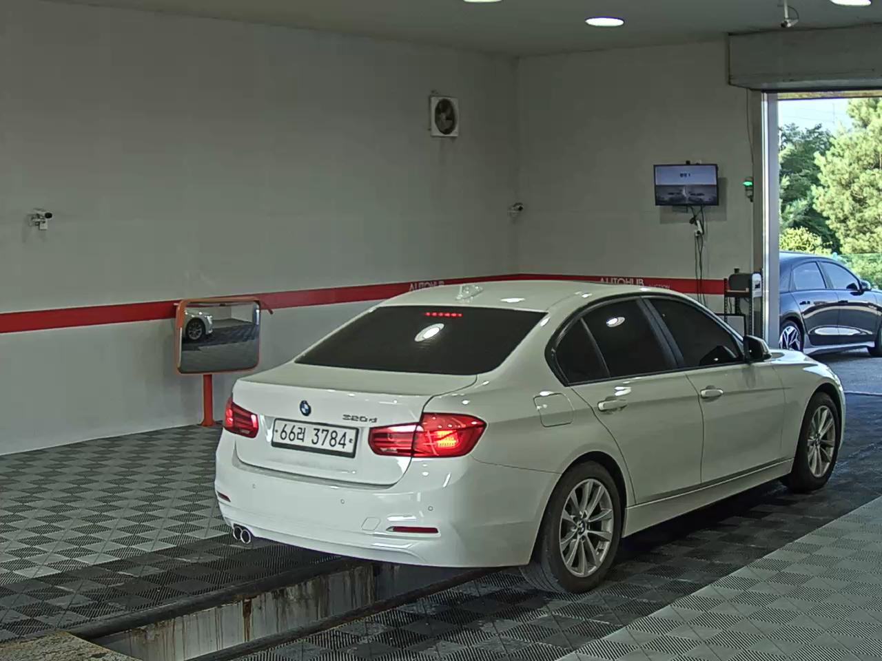 بي إم دبليو 3 Series (6Th Gen) 320D 2017 320d