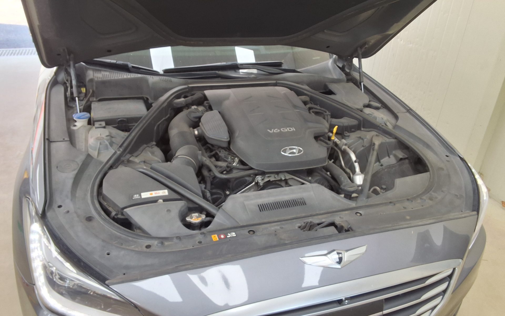هيونداي جينيسيس Dh G330 دفع كلي بريميوم 2016 دفع رباعي بريميوم