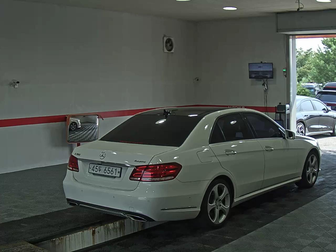 مرسيدس بنز E Class (4Th Gen) E350 فورماتيك Intelligent Drive 2014 4MATIC