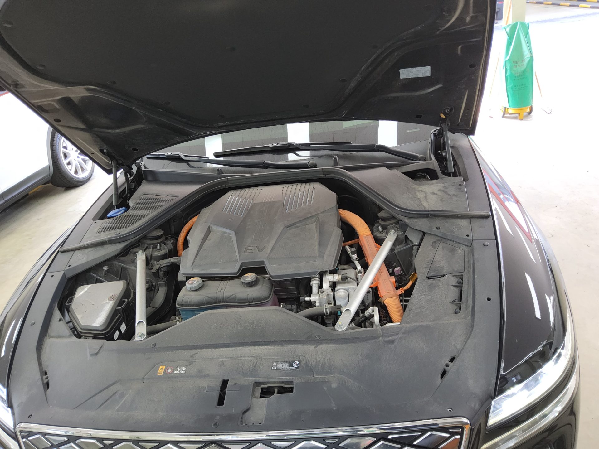 2022 - genesis eg80