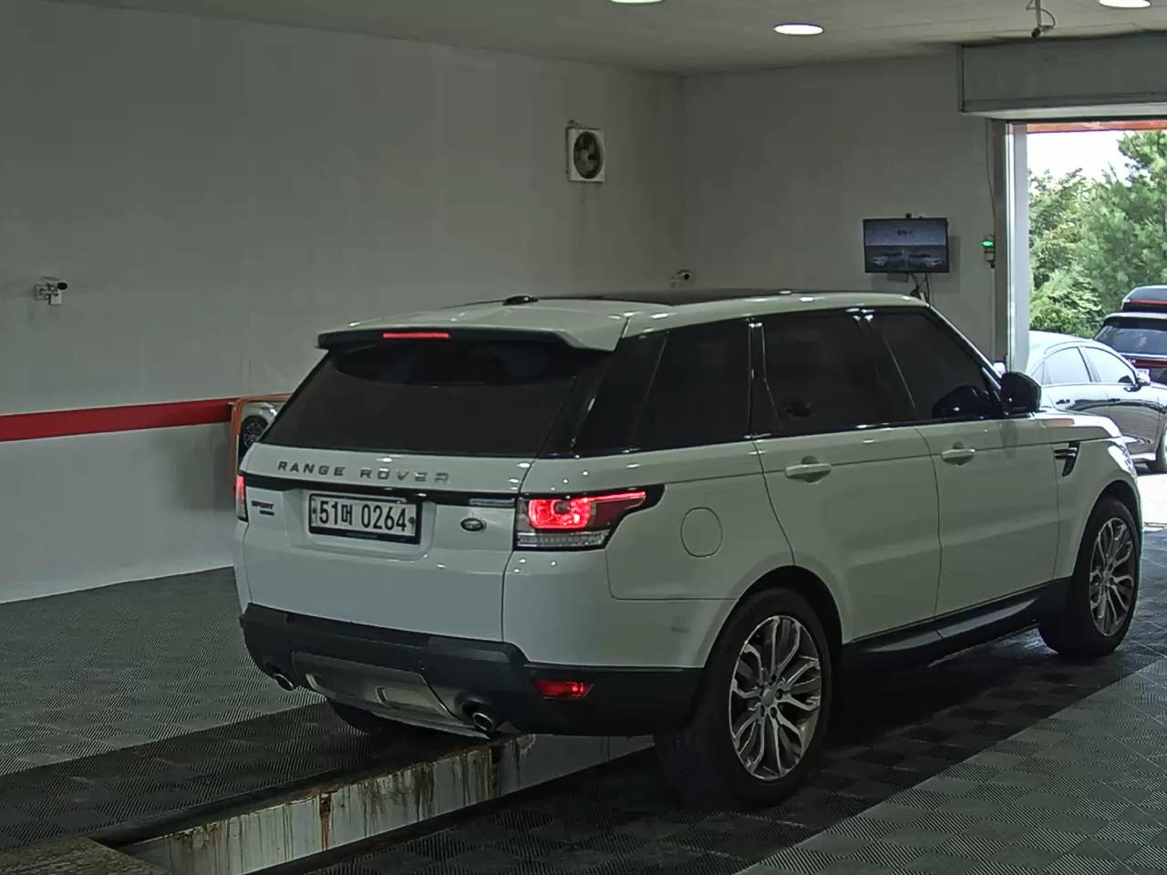 2016 - land rover range rover