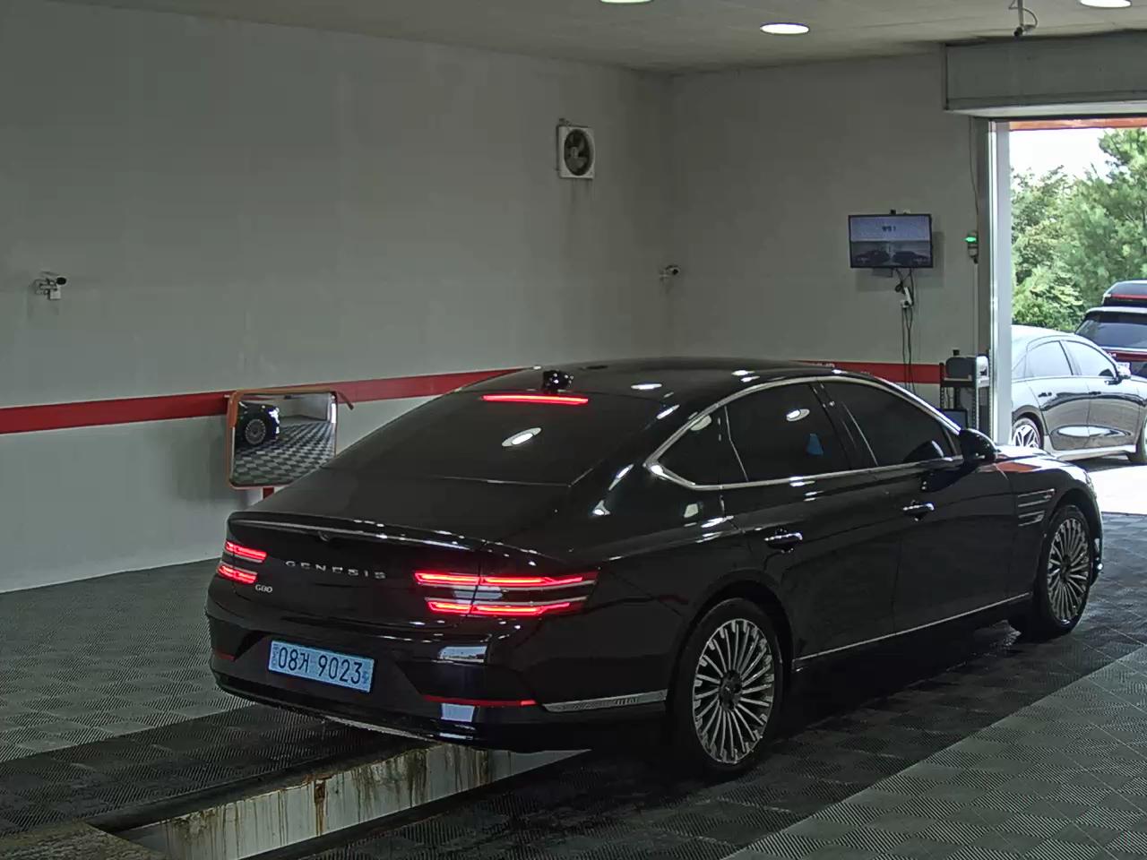 2022 - genesis eg80