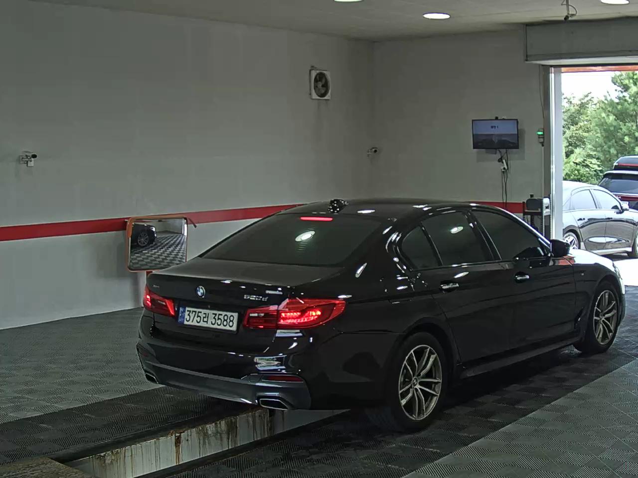 بي إم دبليو 5 Series (7Th Gen) 520D إكس درايف M Sport Pack بلس 2017 SPORT PLUS