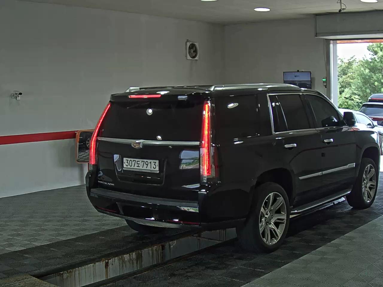 2019 - cadillac escalade