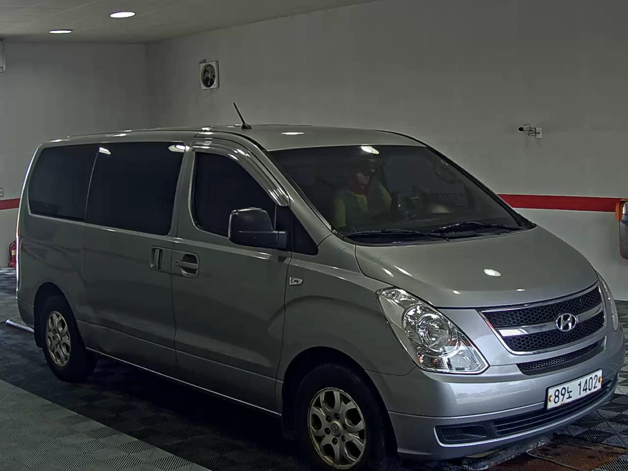 هيونداي جراند ستاركس 3 Seater ديزل فان Cvx ديلوكس 2016 VAN