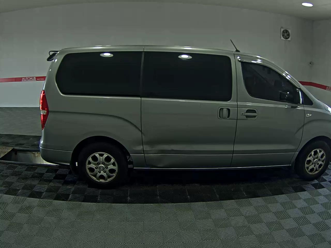 هيونداي جراند ستاركس 3 Seater ديزل فان Cvx ديلوكس 2016 VAN