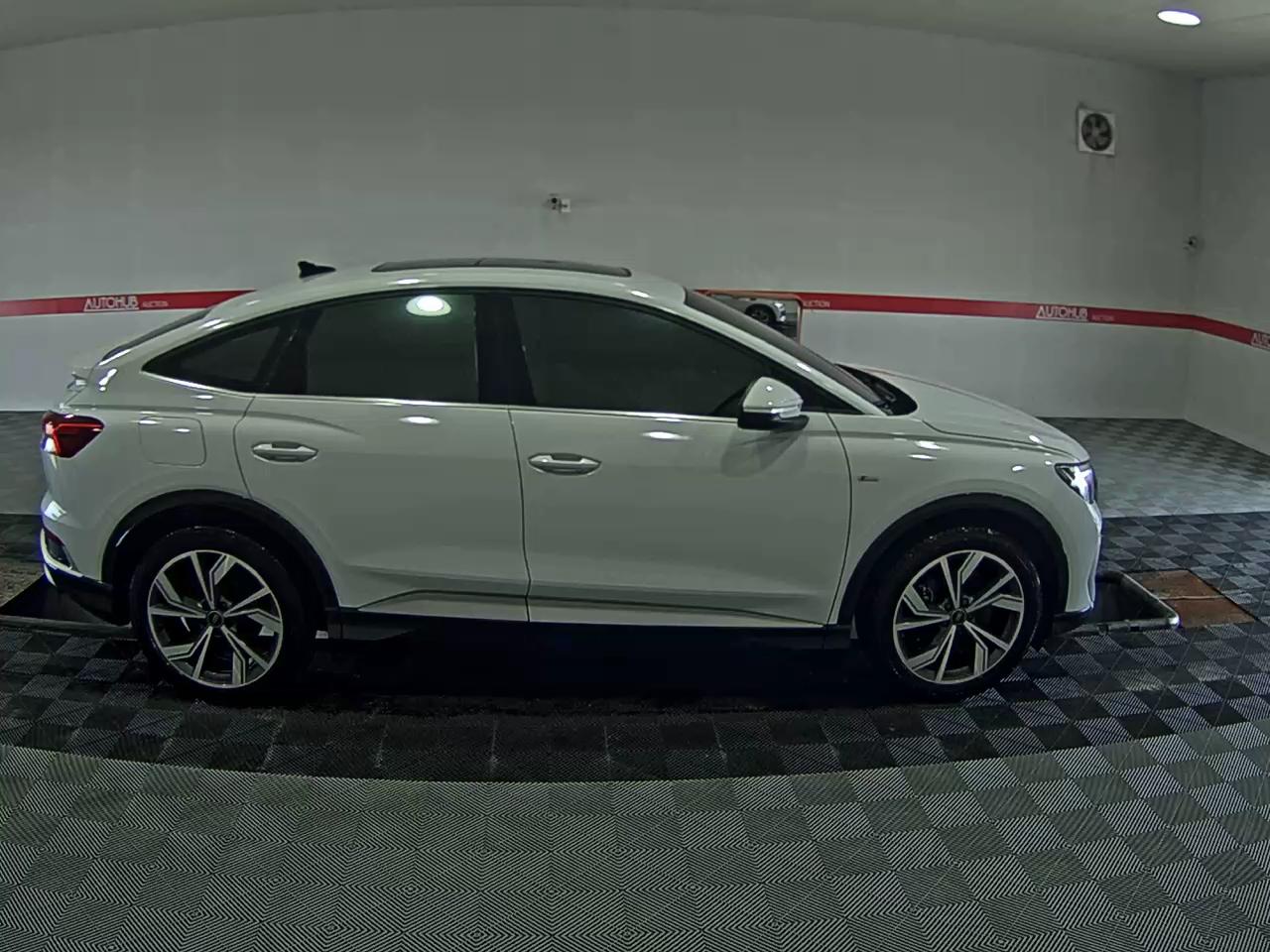 2022 - audi q4