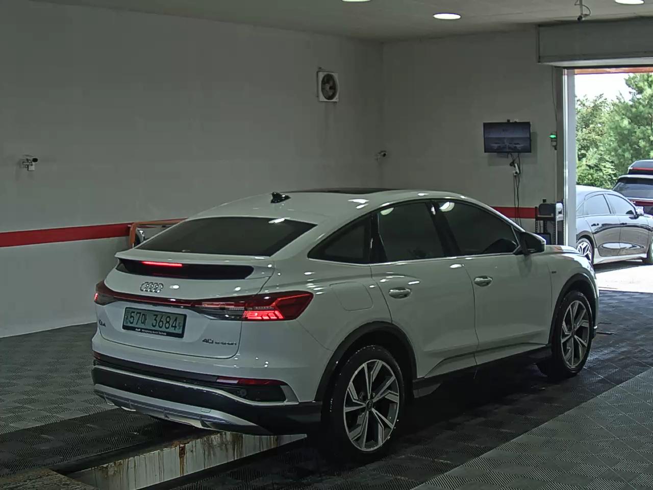 2022 - audi q4
