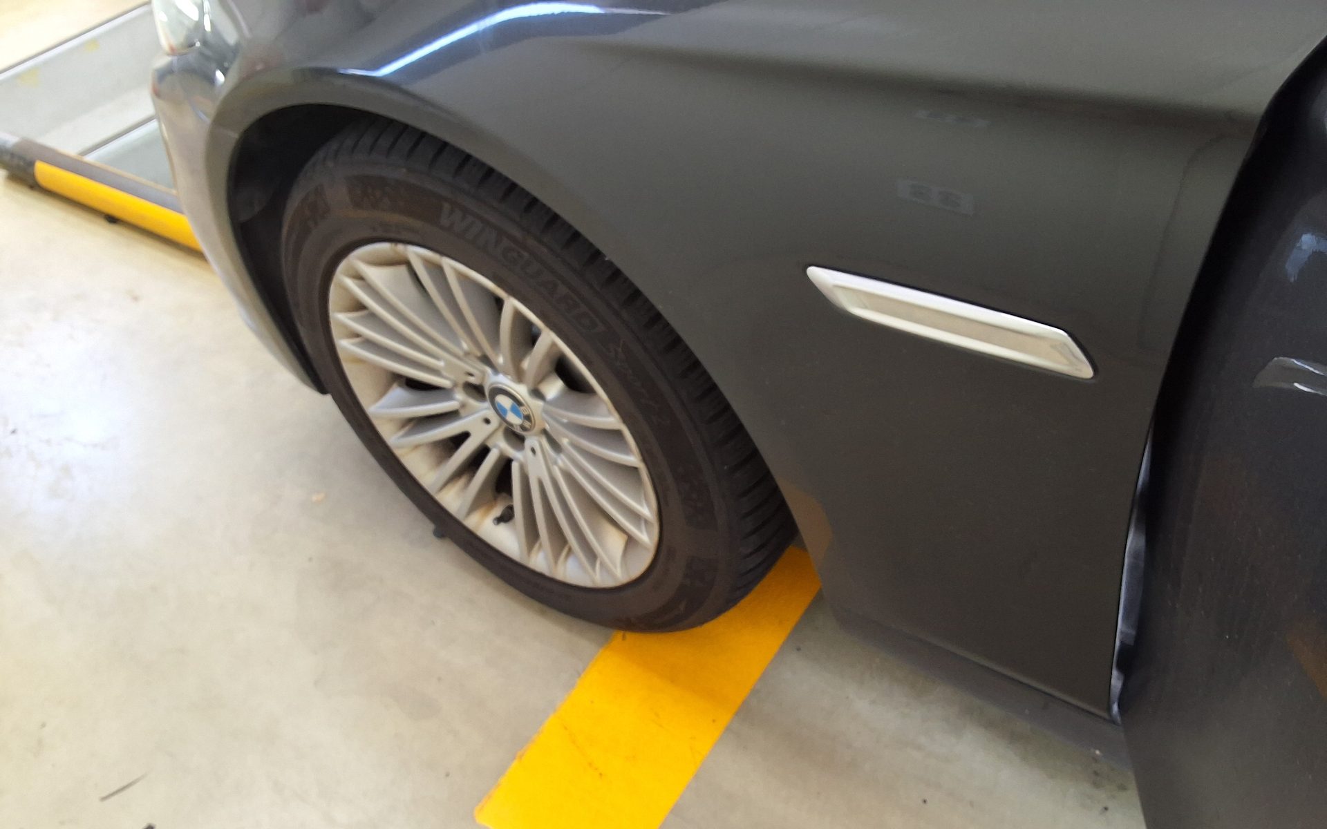 بي إم دبليو 5 Series (6Th Gen) 520D 2015 520d