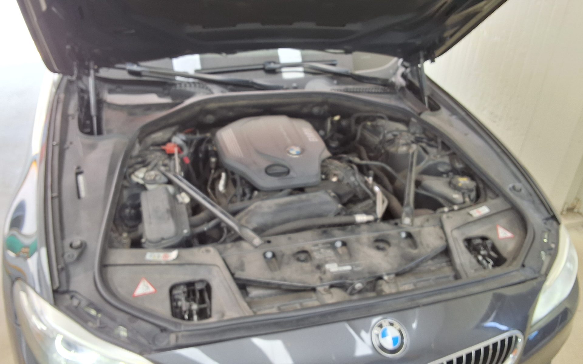 بي إم دبليو 5 Series (6Th Gen) 520D 2015 520d