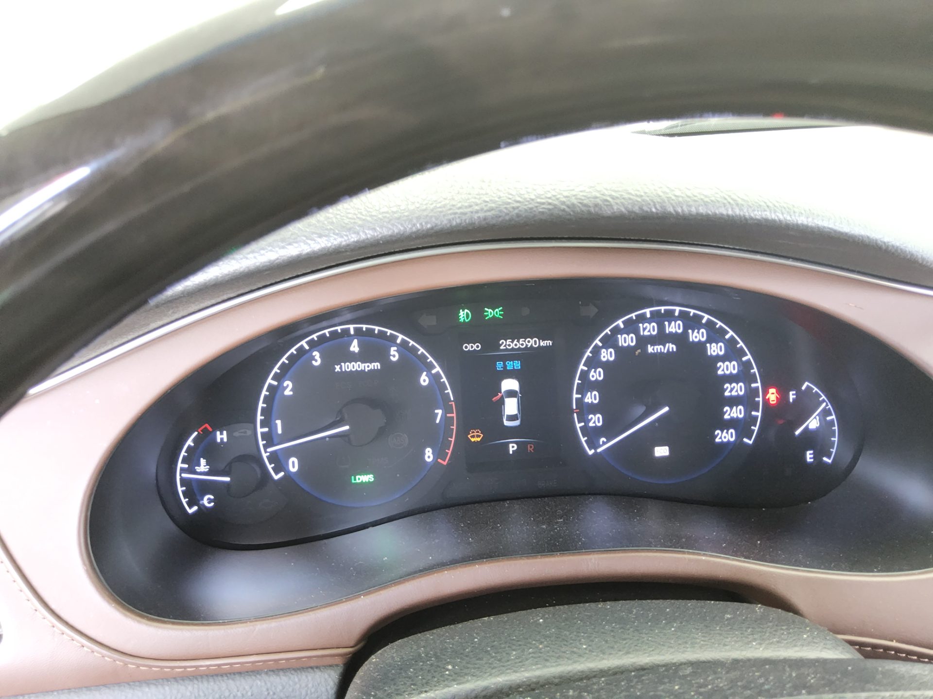 هيونداي جينيسيس Bh 330 بريميوم سبيشل 2013 بريميوم SPECIAL