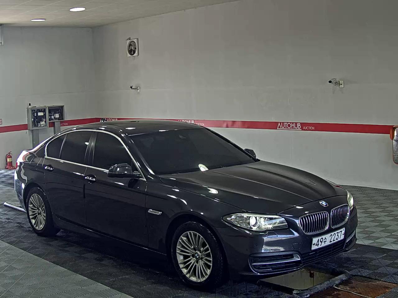 بي إم دبليو 5 Series (6Th Gen) 520D 2015 520d