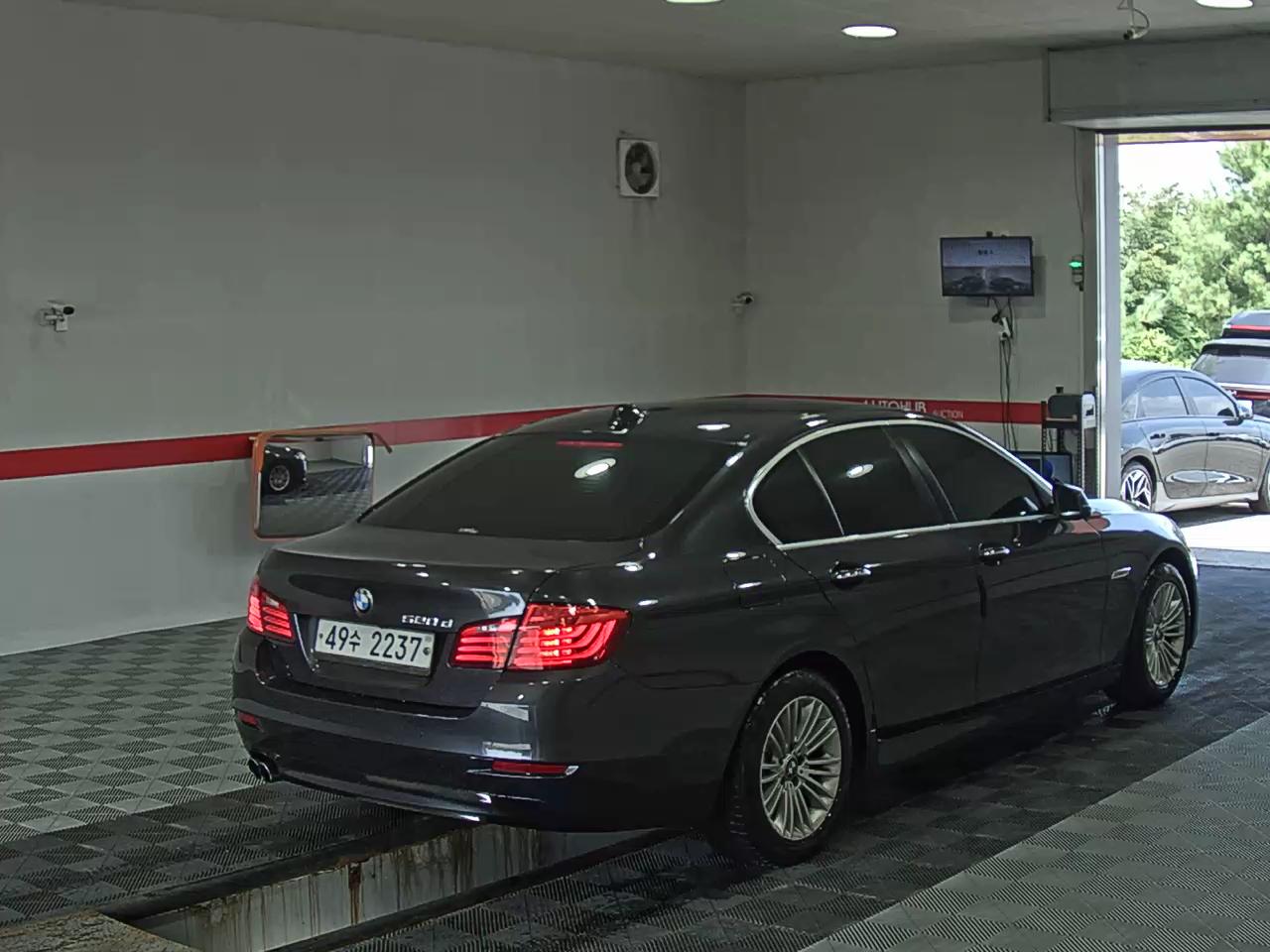 بي إم دبليو 5 Series (6Th Gen) 520D 2015 520d