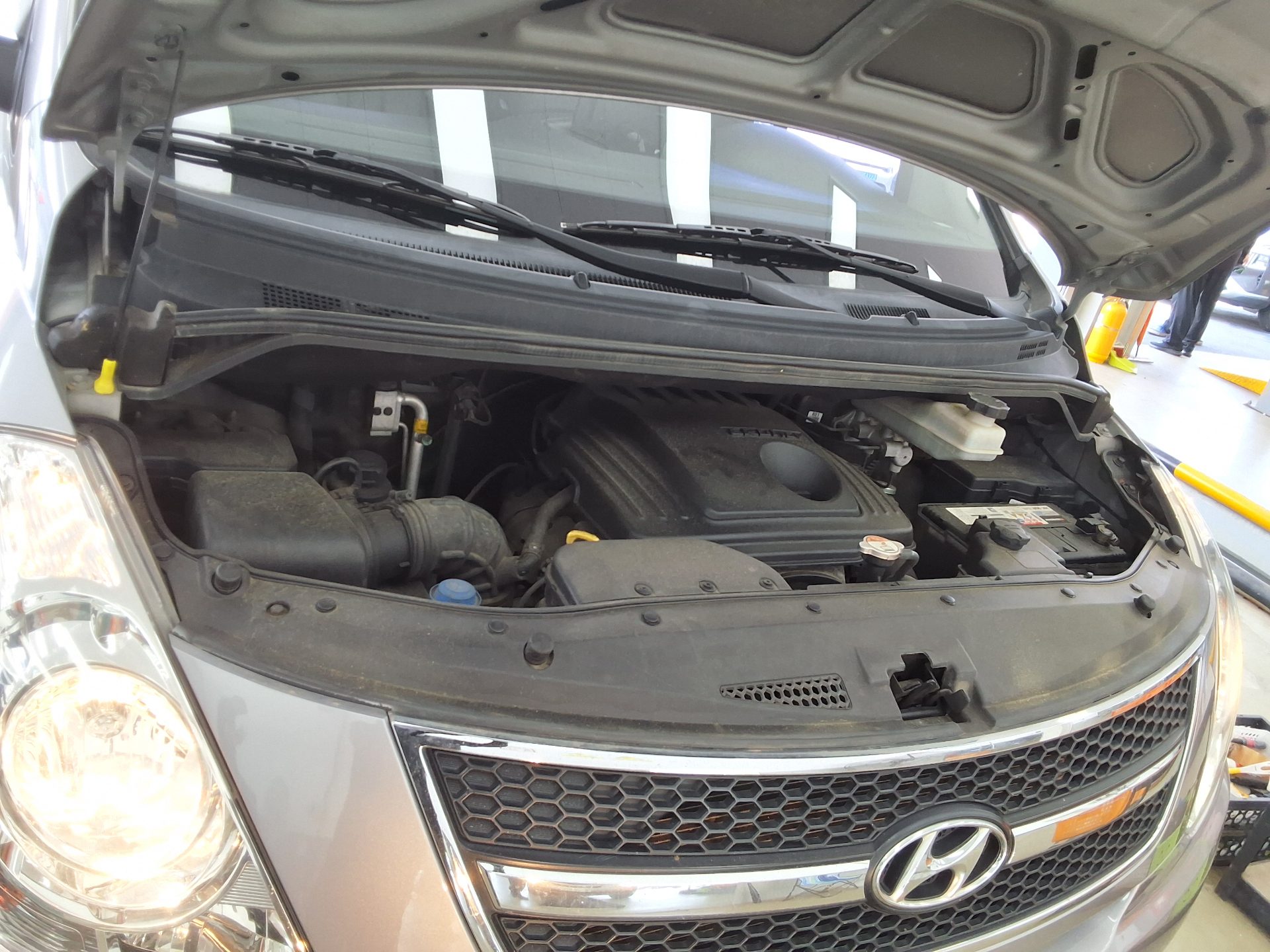 هيونداي جراند ستاركس 3 Seater ديزل فان Cvx ديلوكس 2013 VAN