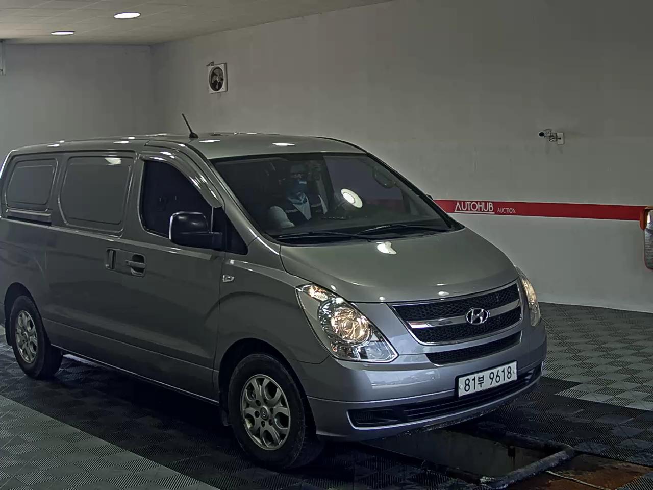 هيونداي جراند ستاركس 3 Seater ديزل فان Cvx ديلوكس 2013 VAN