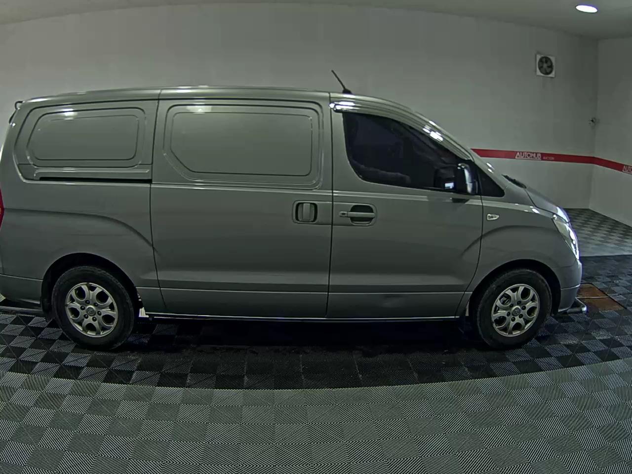 هيونداي جراند ستاركس 3 Seater ديزل فان Cvx ديلوكس 2013 VAN
