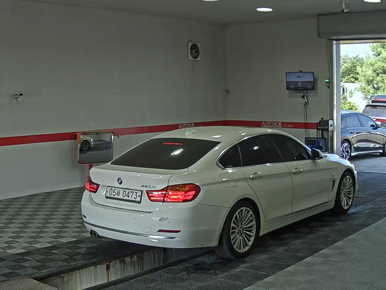بي إم دبليو 4 Series (1St Gen) Gran كوبيه 420D لكجري 2016 فاخر