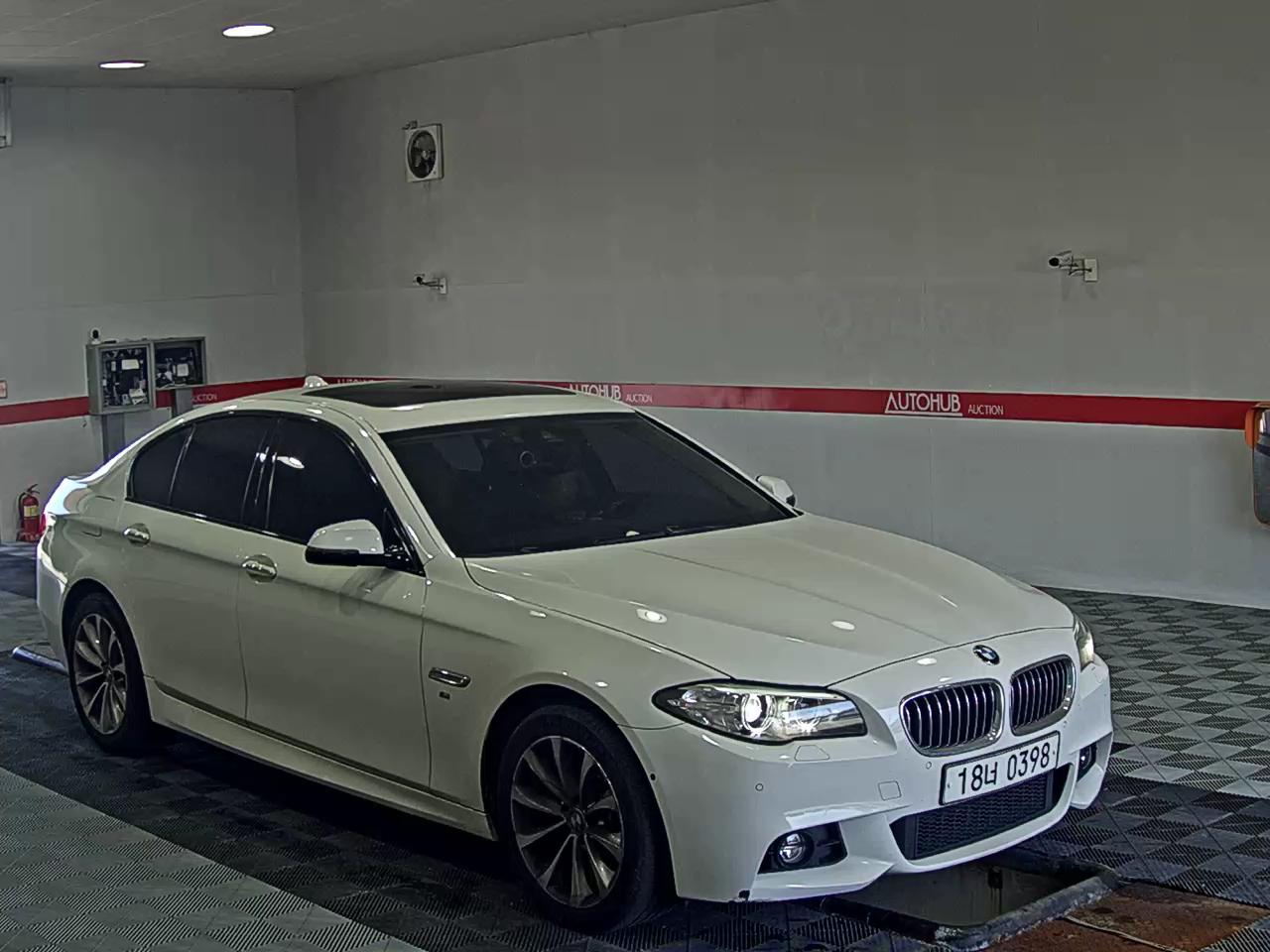 بي إم دبليو 5 Series (6Th Gen) 528I إكس درايف M Aerodynamic 2016 528i