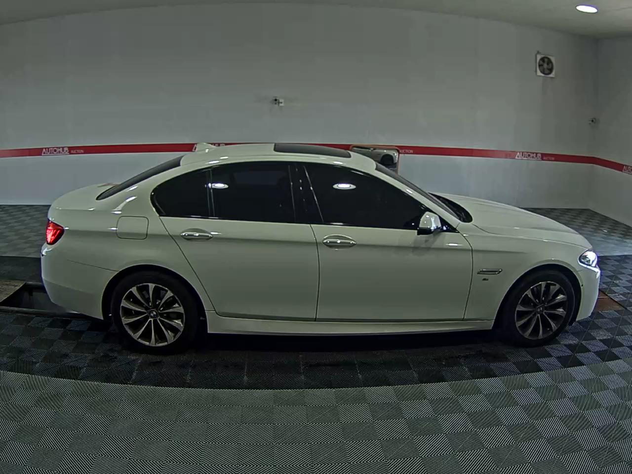 بي إم دبليو 5 Series (6Th Gen) 528I إكس درايف M Aerodynamic 2016 528i