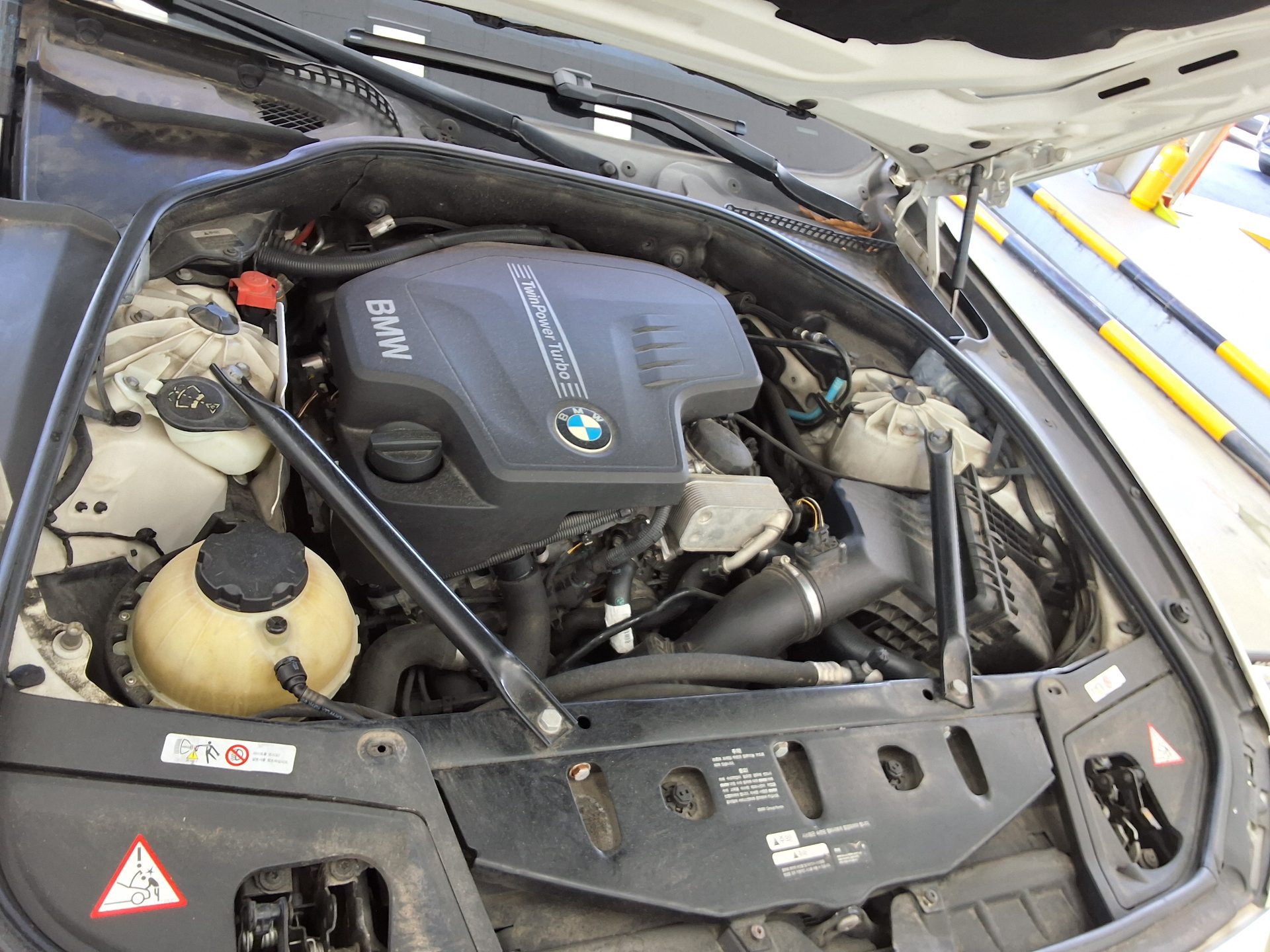 بي إم دبليو 5 Series (6Th Gen) 528I 2015 528i