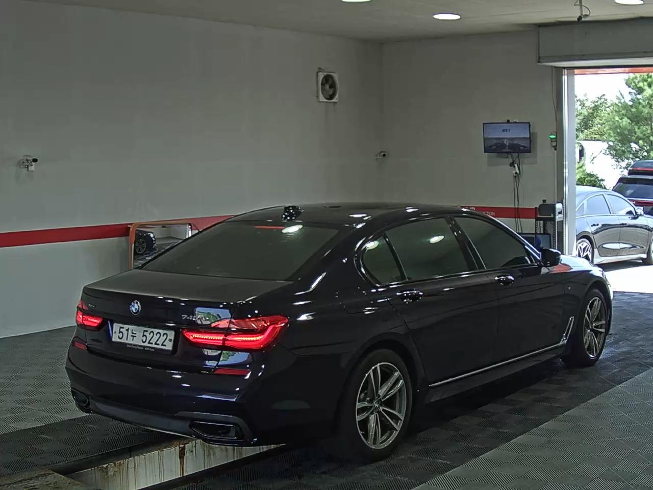 بي إم دبليو 7 Series (6Th Gen) 740Li إكس درايف M Sport Pack 2017 SPORT