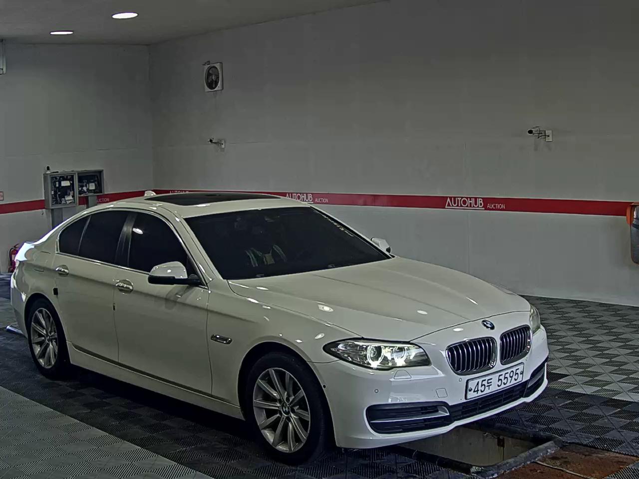 بي إم دبليو 5 Series (6Th Gen) 528I 2015 528i