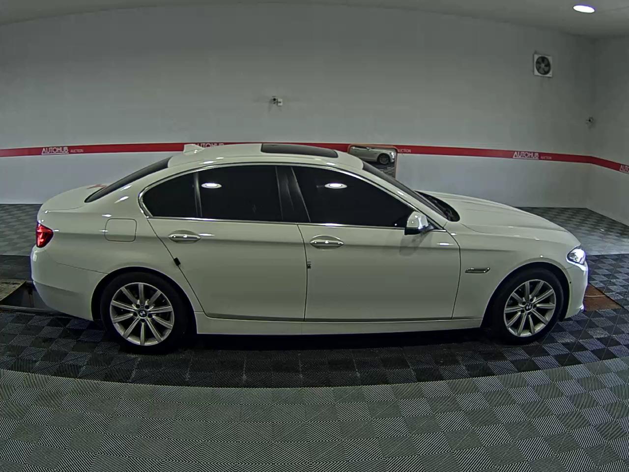بي إم دبليو 5 Series (6Th Gen) 528I 2015 528i