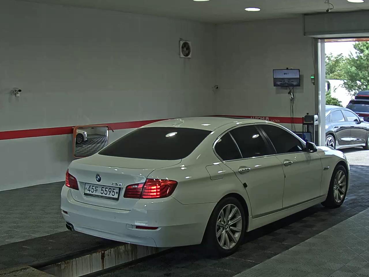 بي إم دبليو 5 Series (6Th Gen) 528I 2015 528i