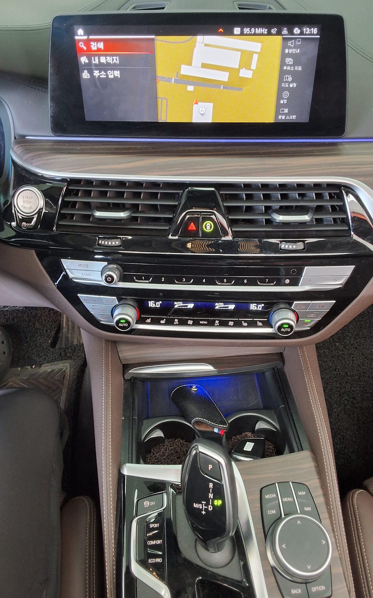 بي إم دبليو 5 Series (7Th Gen) 520D لكجري Line بلس 2020 فاخر LINE PLUS