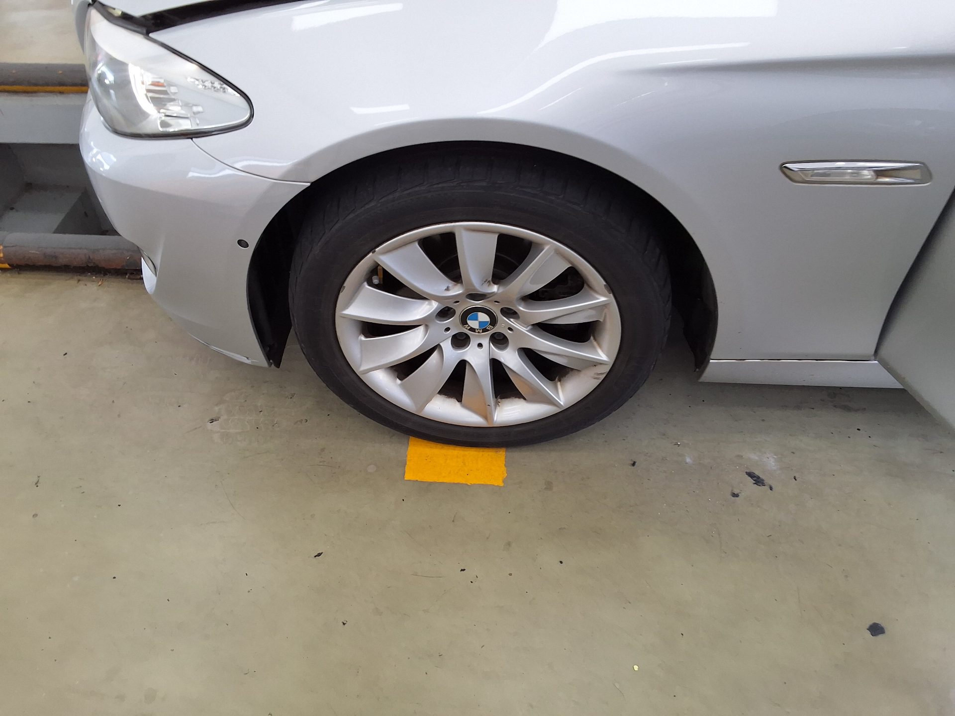 بي إم دبليو 5 Series (6Th Gen) 528I 2013 528i