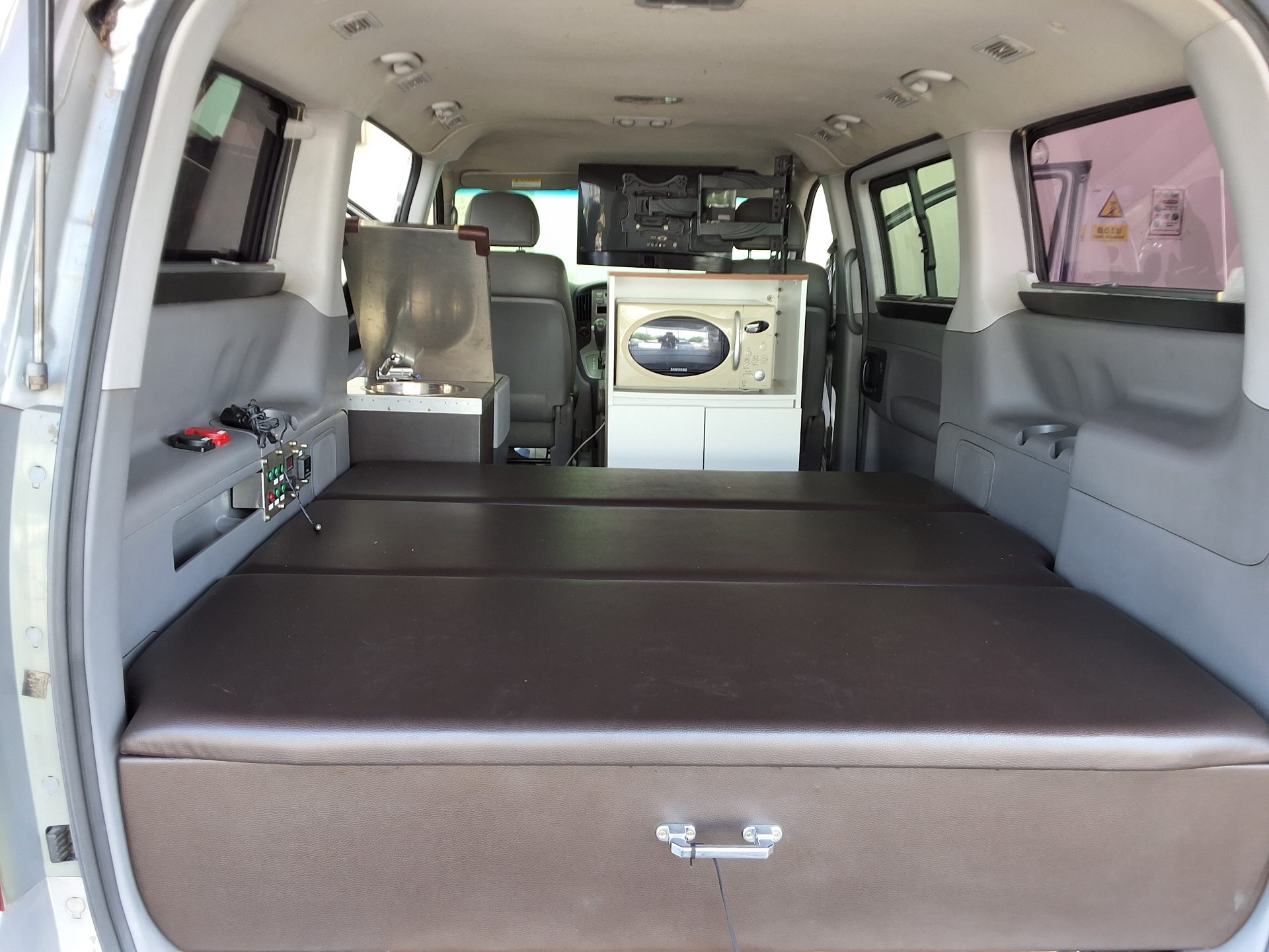 هيونداي جراند ستاركس 12 Seater ديزل Cvx Value 2011