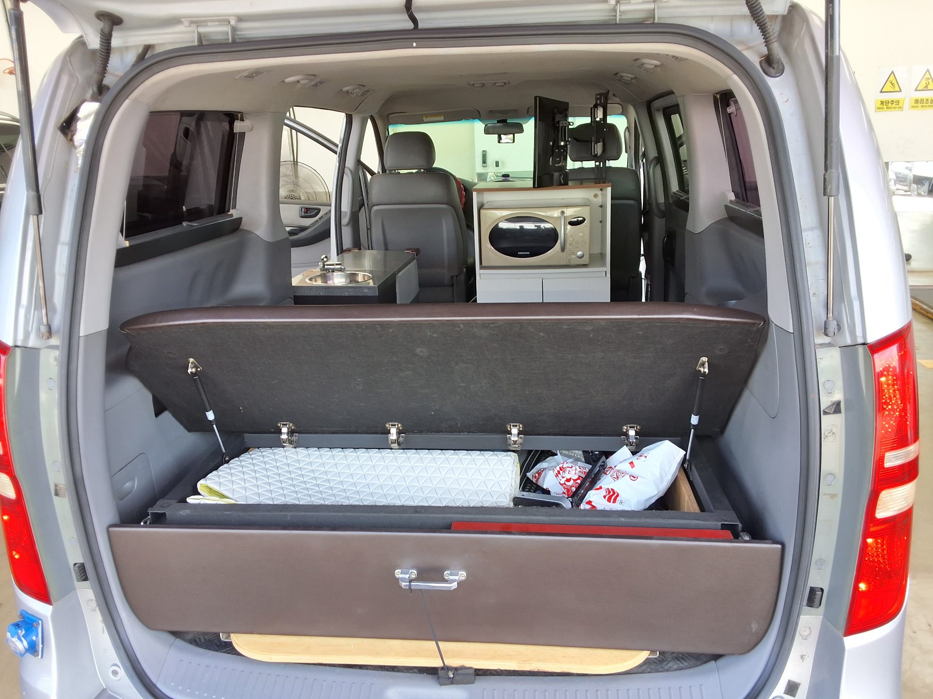 هيونداي جراند ستاركس 12 Seater ديزل Cvx Value 2011