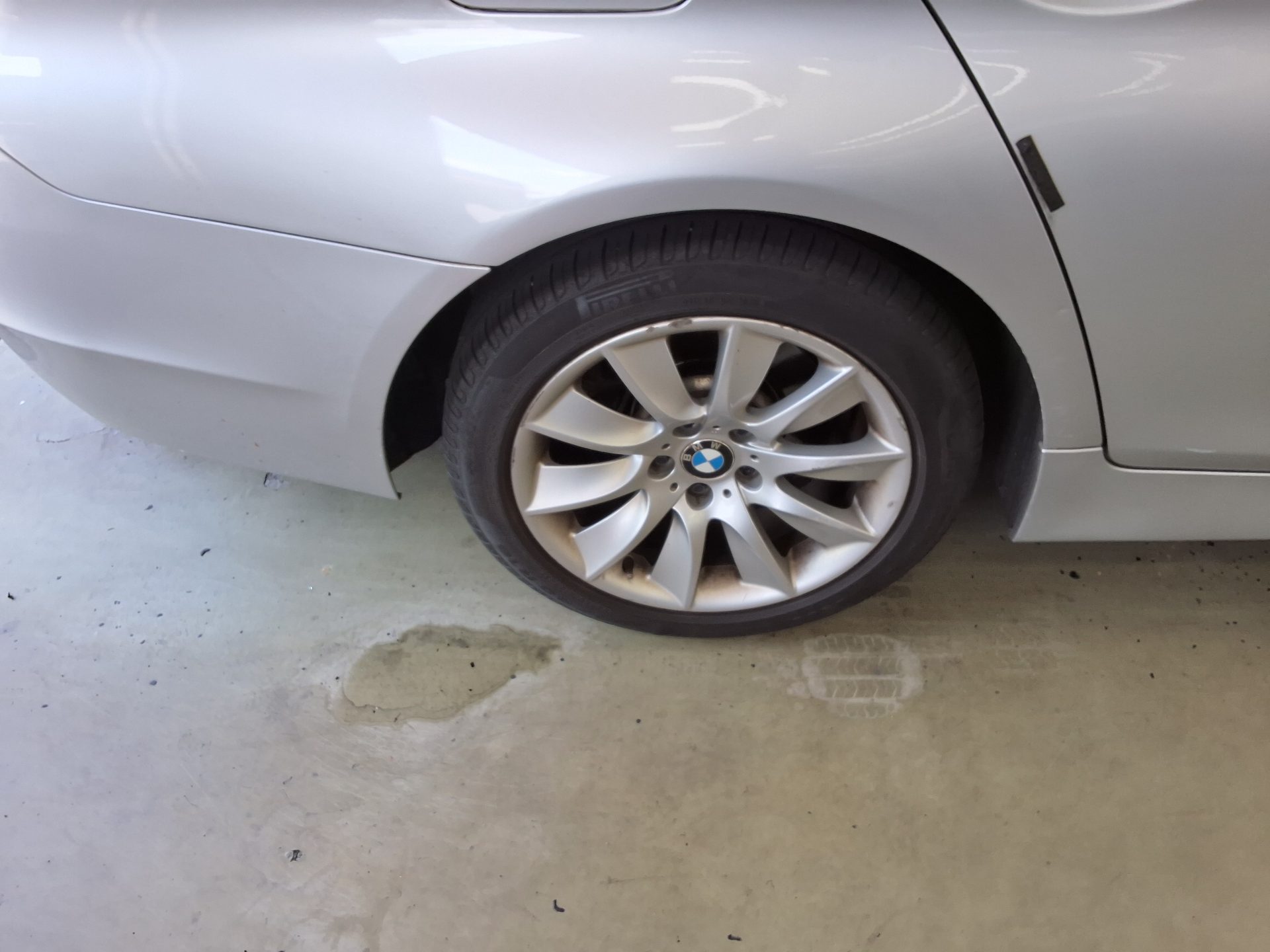بي إم دبليو 5 Series (6Th Gen) 528I 2013 528i