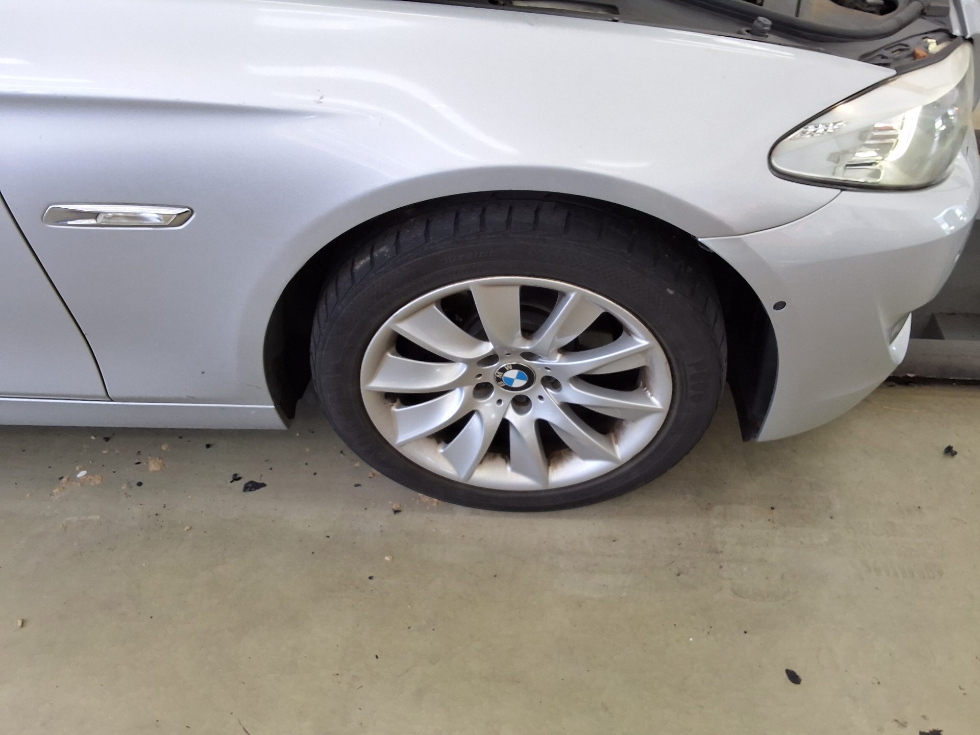 بي إم دبليو 5 Series (6Th Gen) 528I 2013 528i