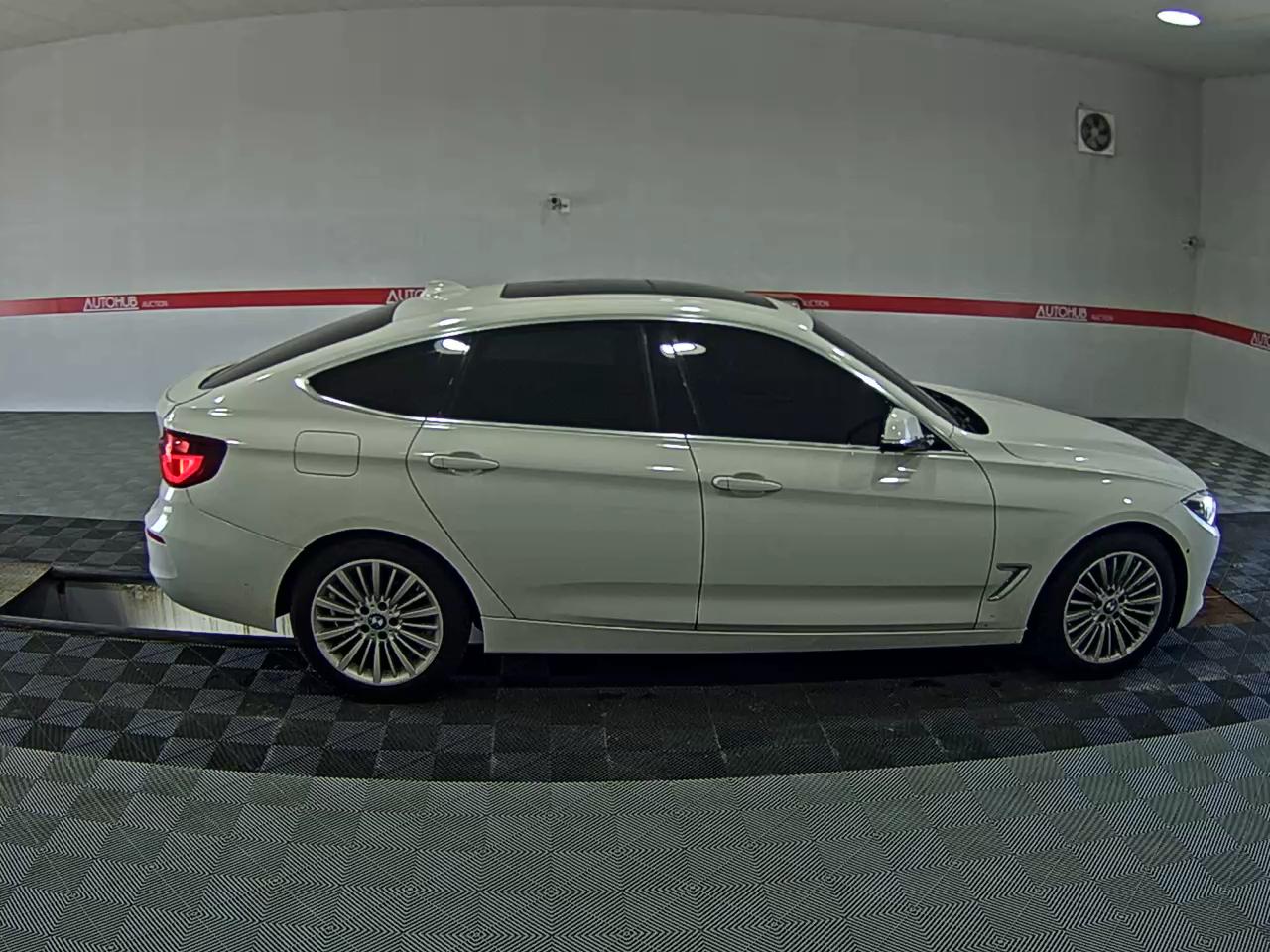 بي إم دبليو Gran Turismo (GT) 3 Series GT 320D لكجري Line 2020 GT GT فاخر LINE