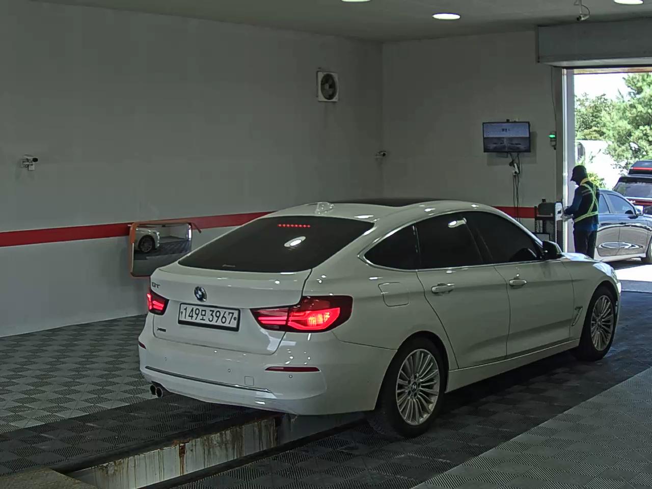 بي إم دبليو Gran Turismo (GT) 3 Series GT 320D لكجري Line 2020 GT GT فاخر LINE