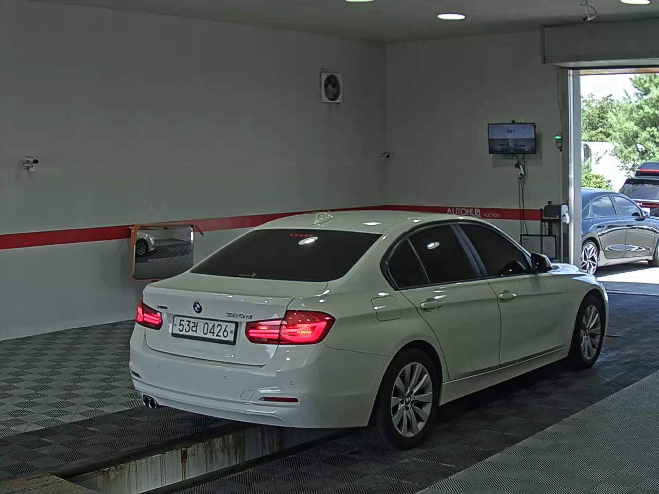بي إم دبليو 3 Series (6Th Gen) 320D إكس درايف 2016 320d