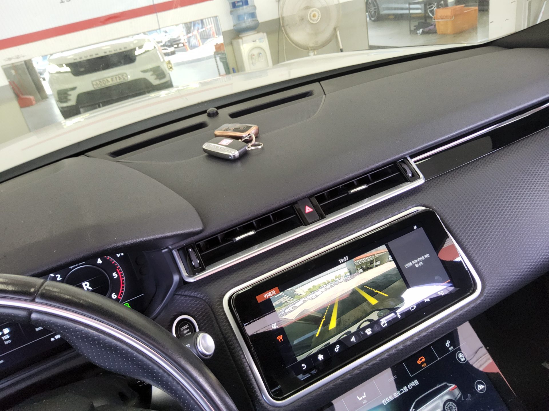 لاند روفر Rover رينج روفر Velar 3.0 D300 Se R Dynamic 2019 SE
