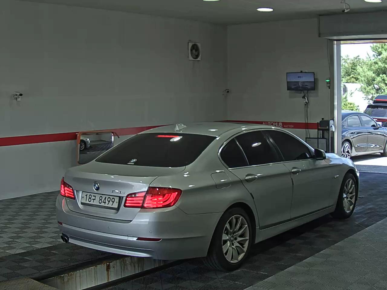 بي إم دبليو 5 Series (6Th Gen) 528I 2013 528i