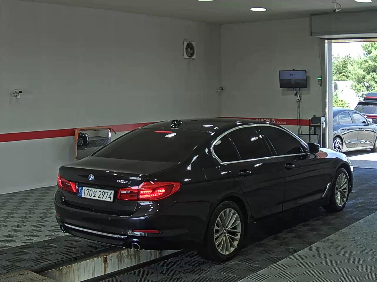 بي إم دبليو 5 Series (7Th Gen) 520D لكجري Line بلس 2020 فاخر LINE PLUS