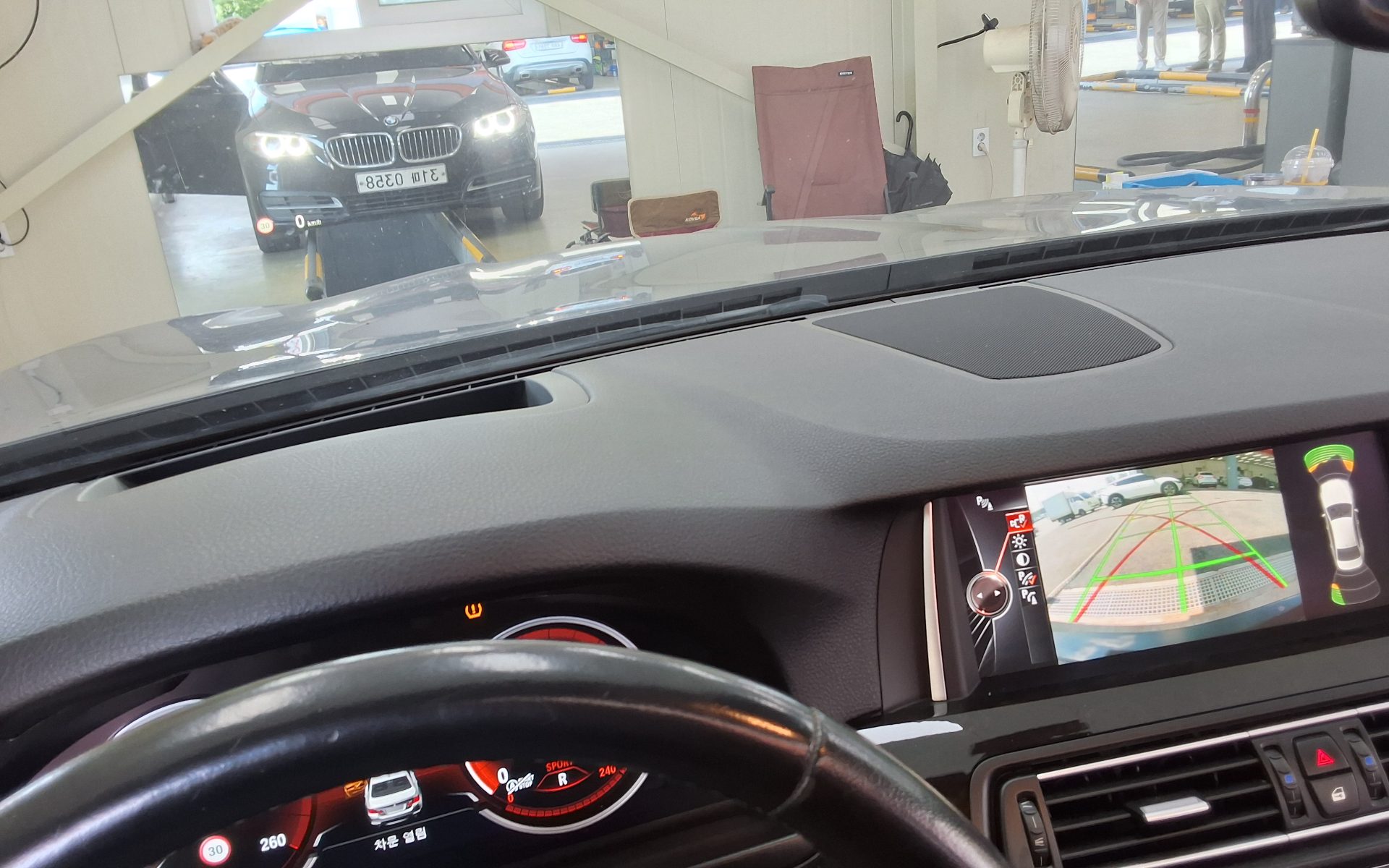 بي إم دبليو 5 Series (6Th Gen) 528I إكس درايف 2015 528i
